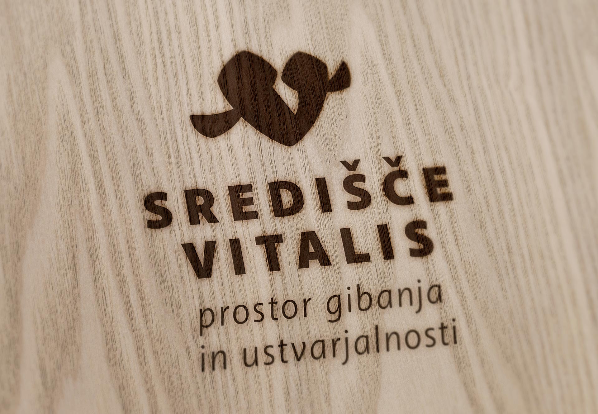 arnoldvuga-sredisce-vitalis-logo-anze-versnik-01