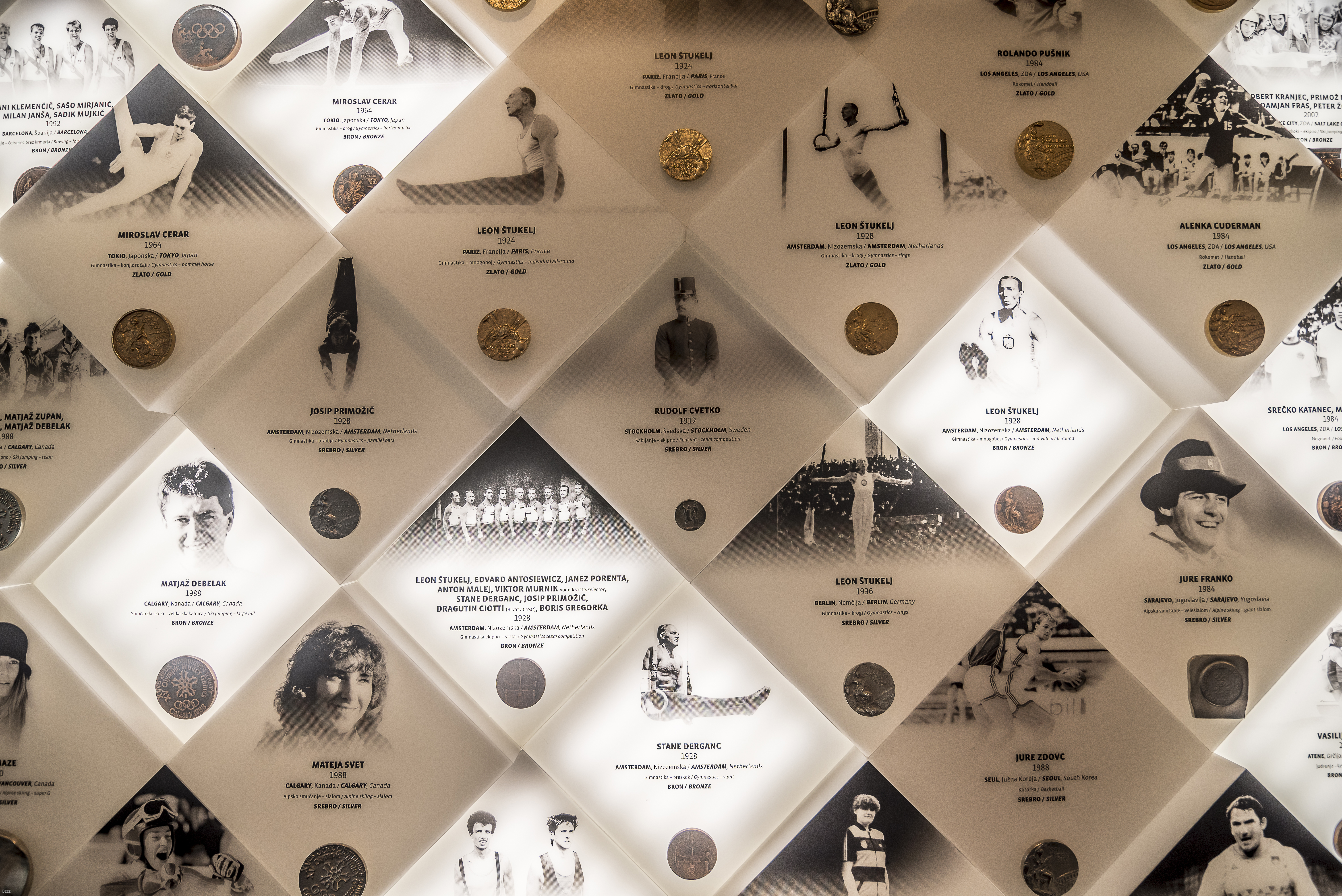 arnoldvuga_OKS_natasa_jure_Kozuh_medalje osvetljene